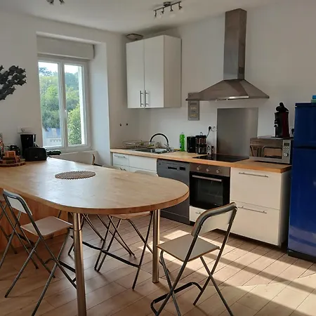 Loft Avec Jardin Au Bord De L'eau Au Rdc D'une Ancienne Ecole Apartment *